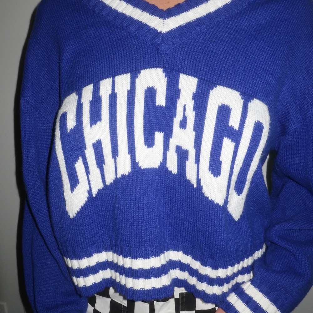 H&M Blue and White V-Neck Sweater🦋